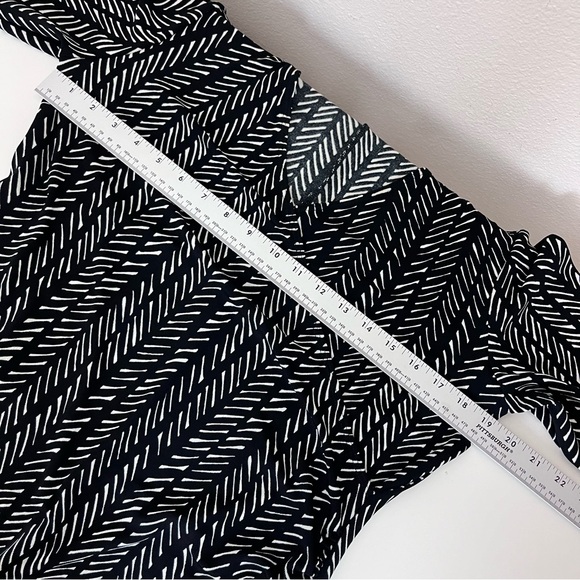 Chicos Travelers Dress Womens 1 Small Graphic Rosemary Wrap Long sleeve Black - Picture 7 of 11